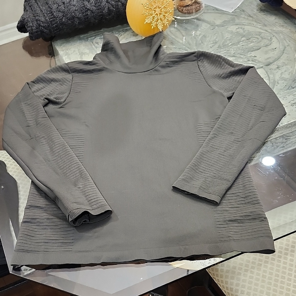 Lululemon Athletica Men's Long Sleeve Turtle Neck Shirt Medium